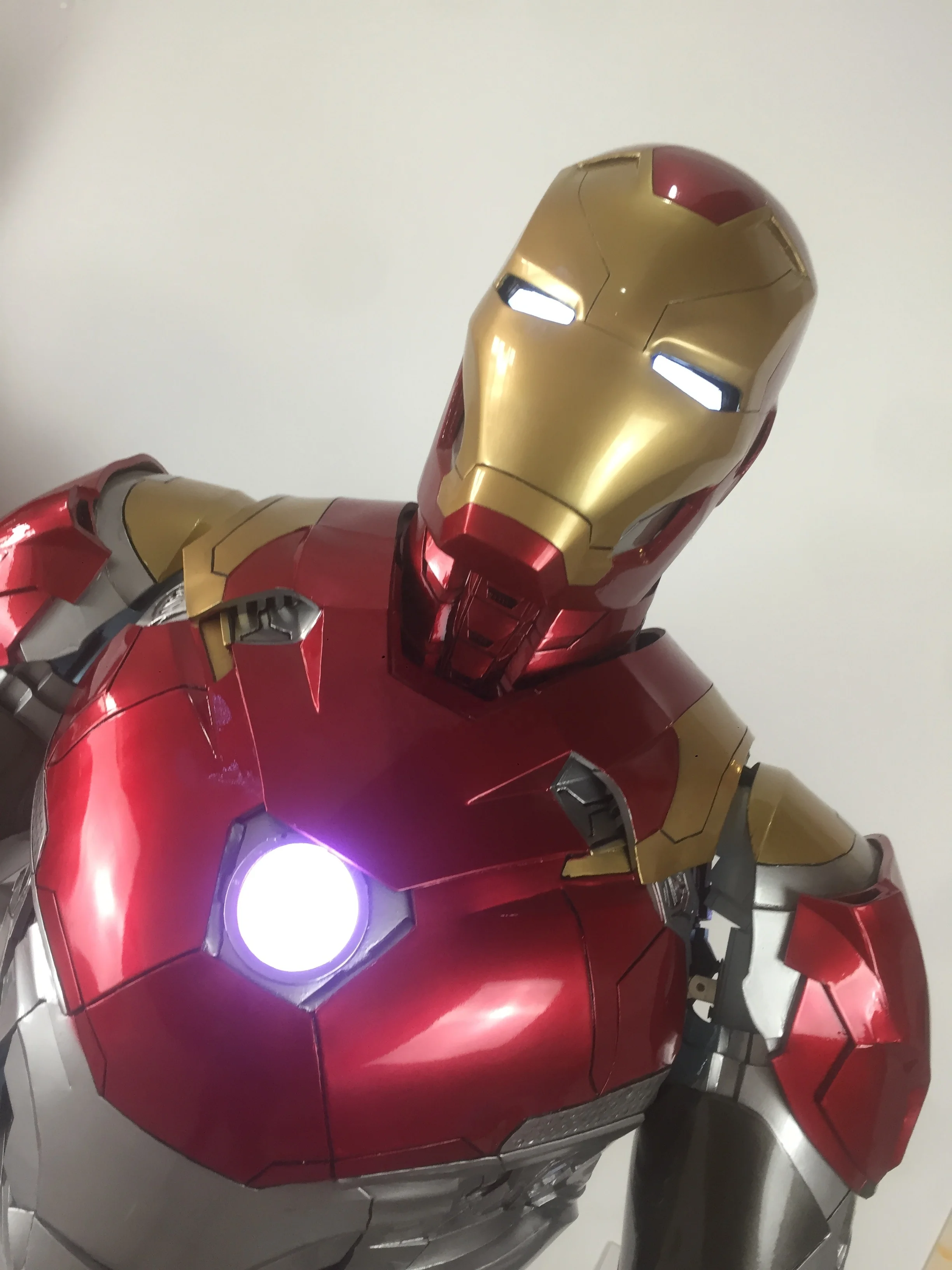 Real Person 1:1 ratio Iron Man Suit Robot Costume Cosplay  Mark47  Adult Cosplay Toys LED Light Up Robot Costume
