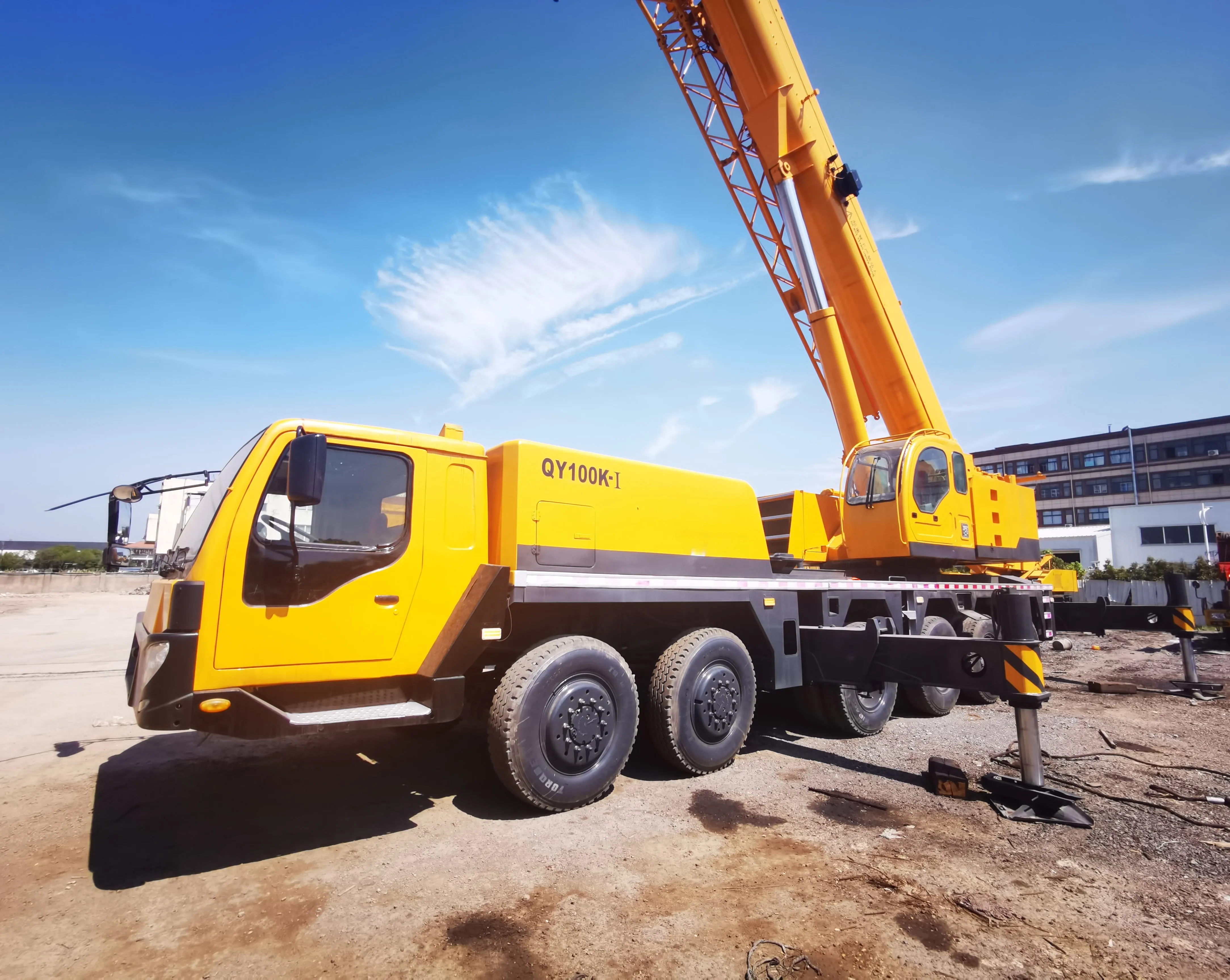 High Quality 2018 Used QY 100K-I Truck Crane 306kw Cummins Engine 100 Ton Max Lifting Pump Motor Cheap Sale China Bearing Hangfa