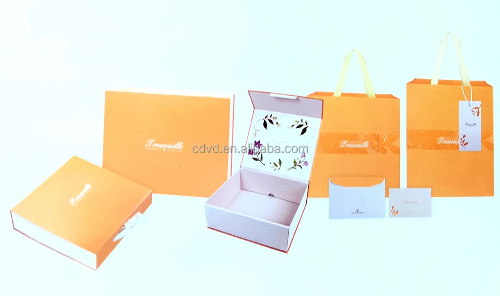 Customized Kraft paper gift packaging Box mailing shipping box paper bag and poster for clothing brand manufacturers