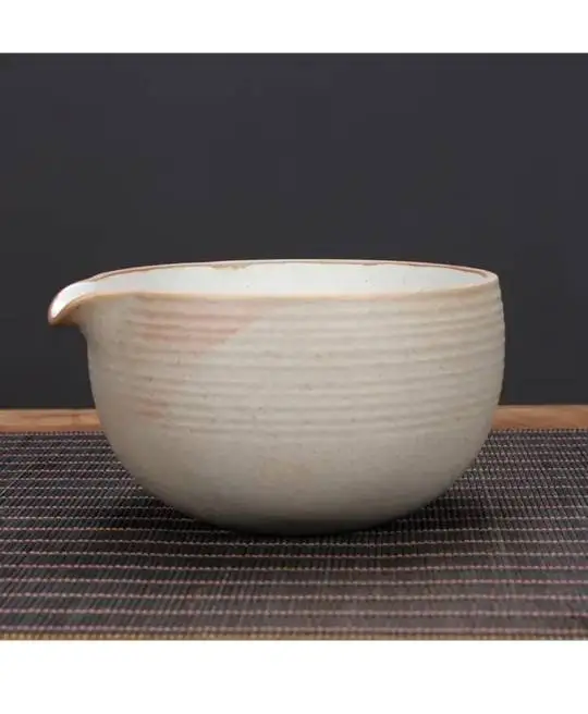 Handmade porcelain matcha tea bowl 550ml Japanese style matcha ceramic bowl chawan tea glass matcha bowl with pouring spout