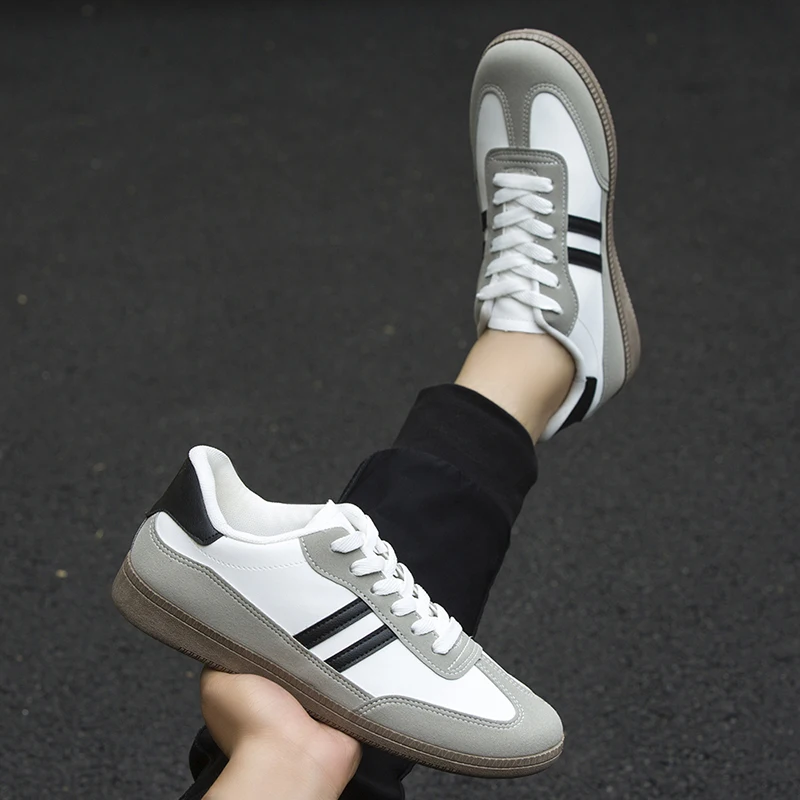 Manufacturer sale custom logo classic retro leisure walking training casual light weight men flat shoes sports tennis sneakers