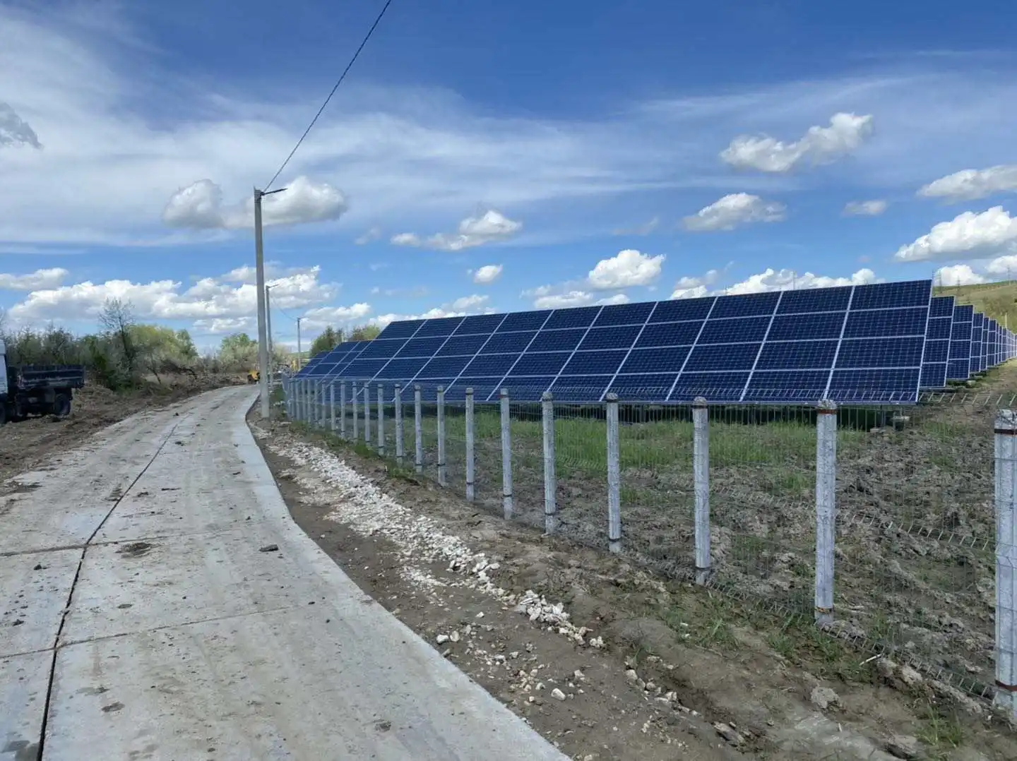 Yangtze Best Offer 1 MW Solar Power Plant MPPT Grid Tie 25-Year Three-Phase Monocrystalline Energy Systems