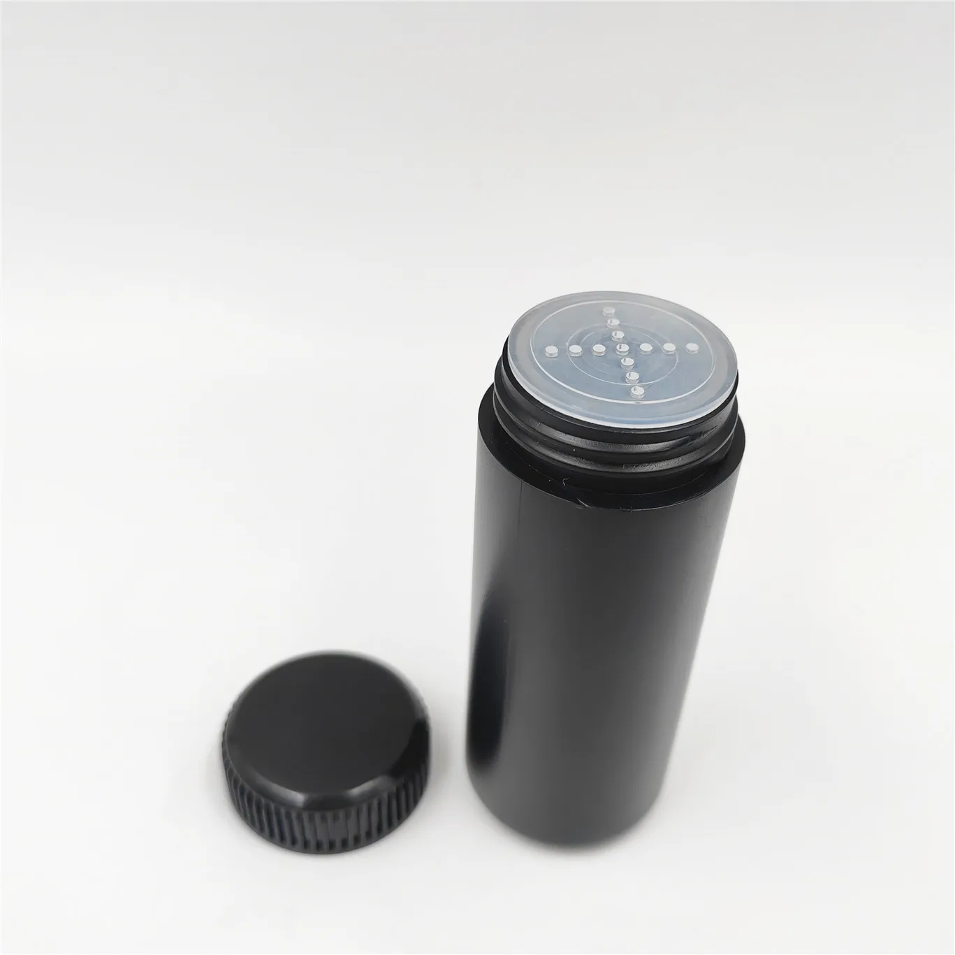 60ml Black White Blue Color Plastic Bottle With Sifter And Cap Dry Powder Dispenser Bottle 2oz Plastic Baby Talcum Powder Bottle