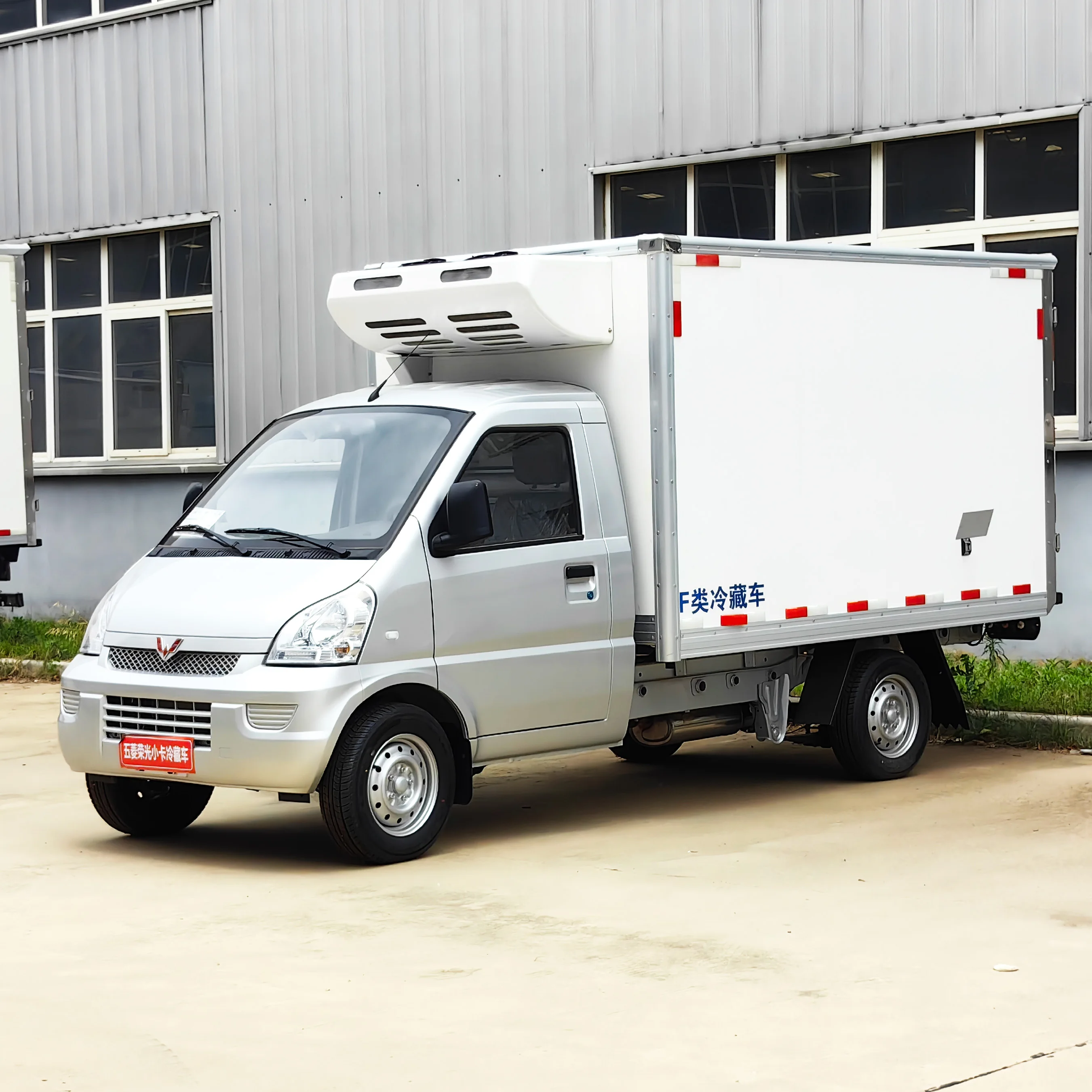 Hua Mao Jun Jie brand new version of 4x2 refrigerated compartment van refrigerated trucks