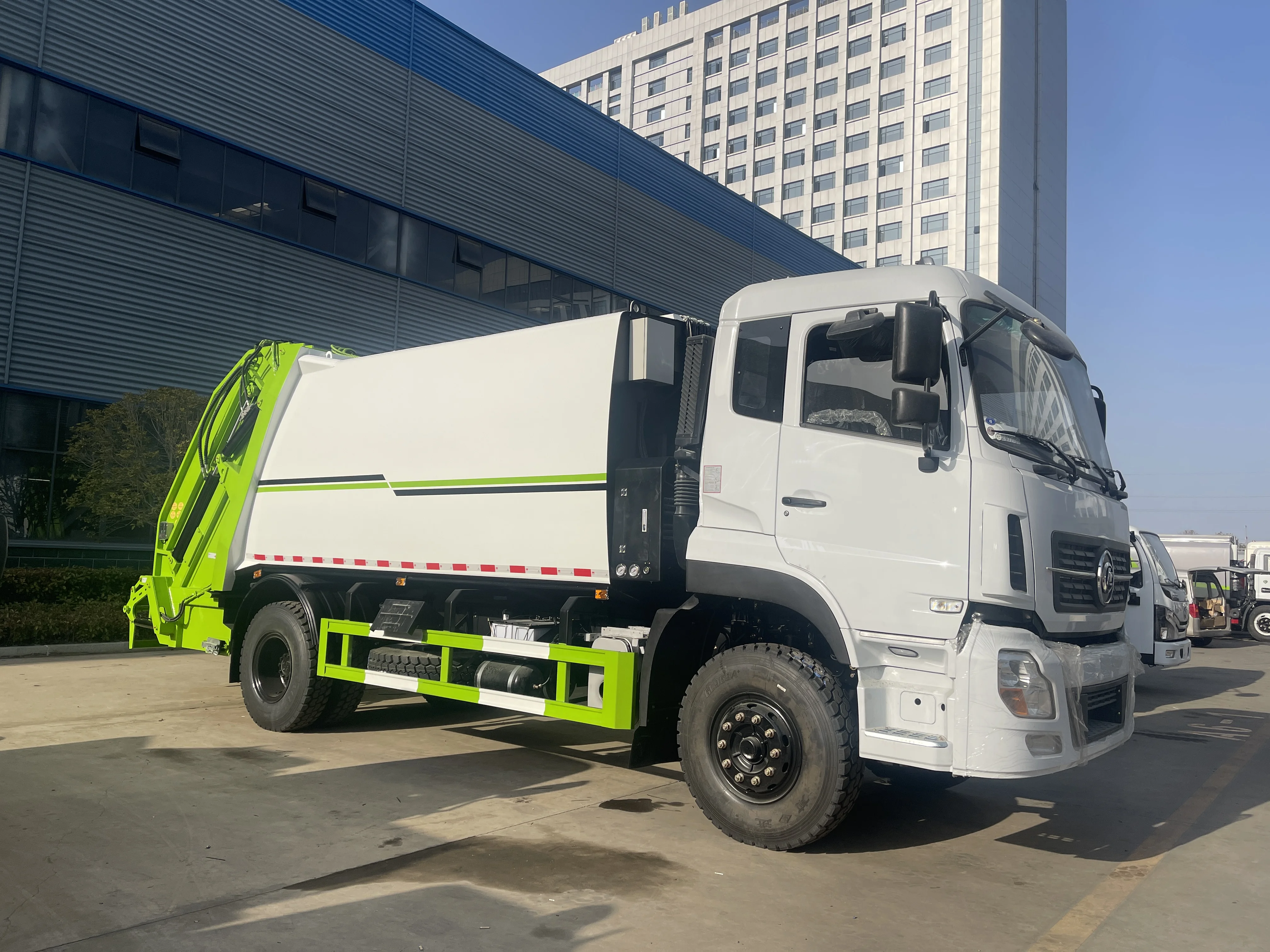 China Brand 4X2 Compressed Refuese Garbage Rubbish Transport Recycle Truck Garbage Compactor Truck