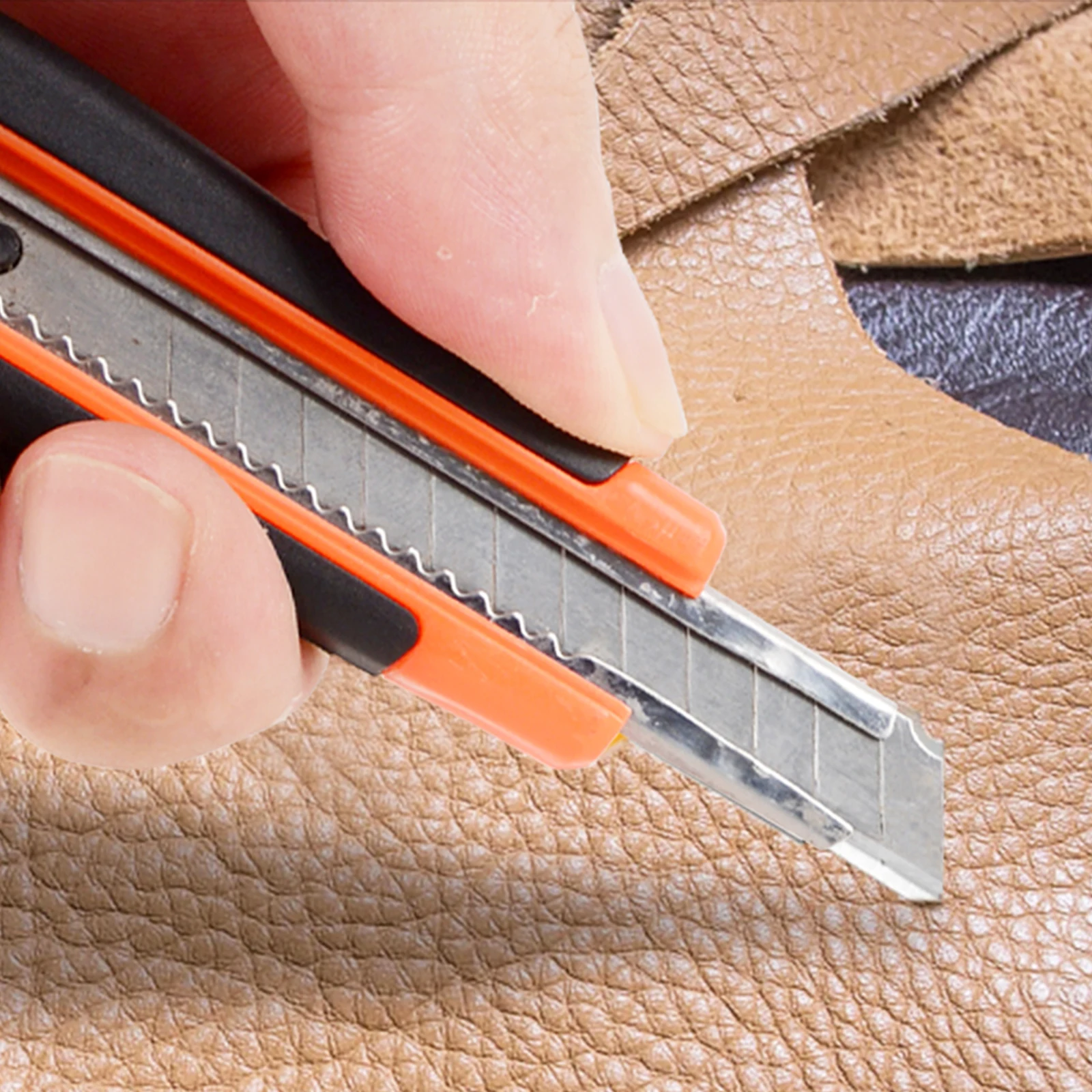 SHIND 37556 Snap-Off Blade Knife Blades 9mm*13 SK5 Carbon Tool Steel And Auto-locking Blade Optimized Ergonomic Bi-material Grip