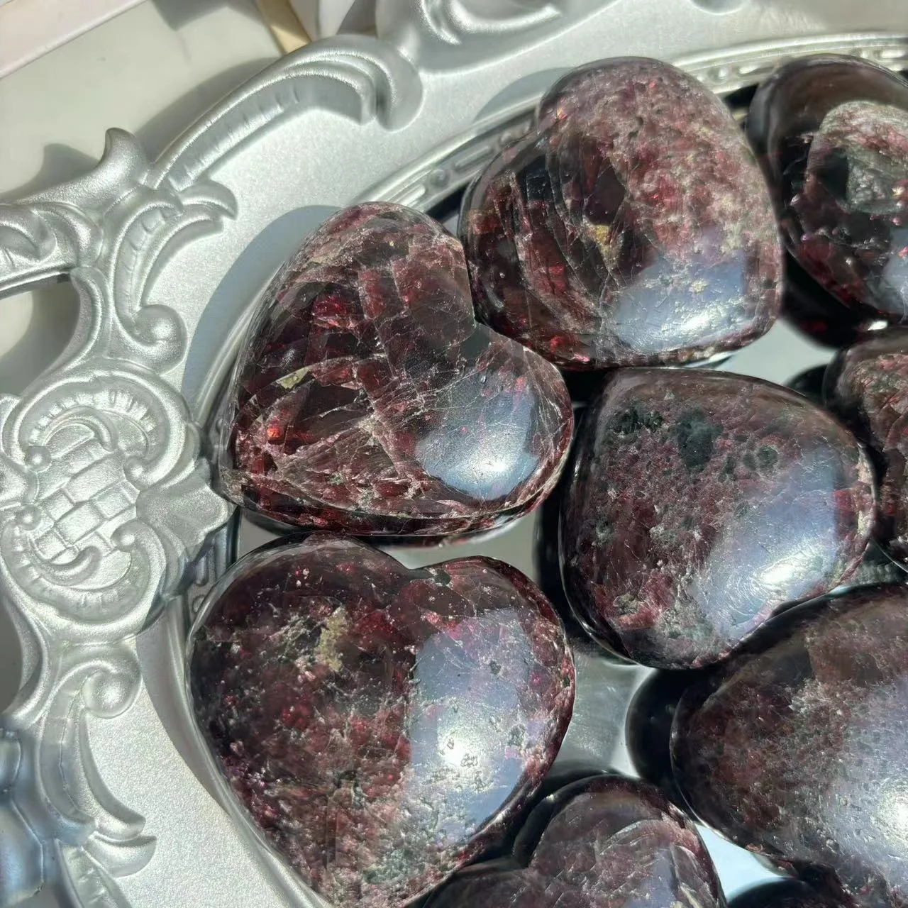 Hot Sale Natural Purple Crystal Healing Stones Wholesale Heart Shape Garnet Tumble Stones Garnet Heart Carving