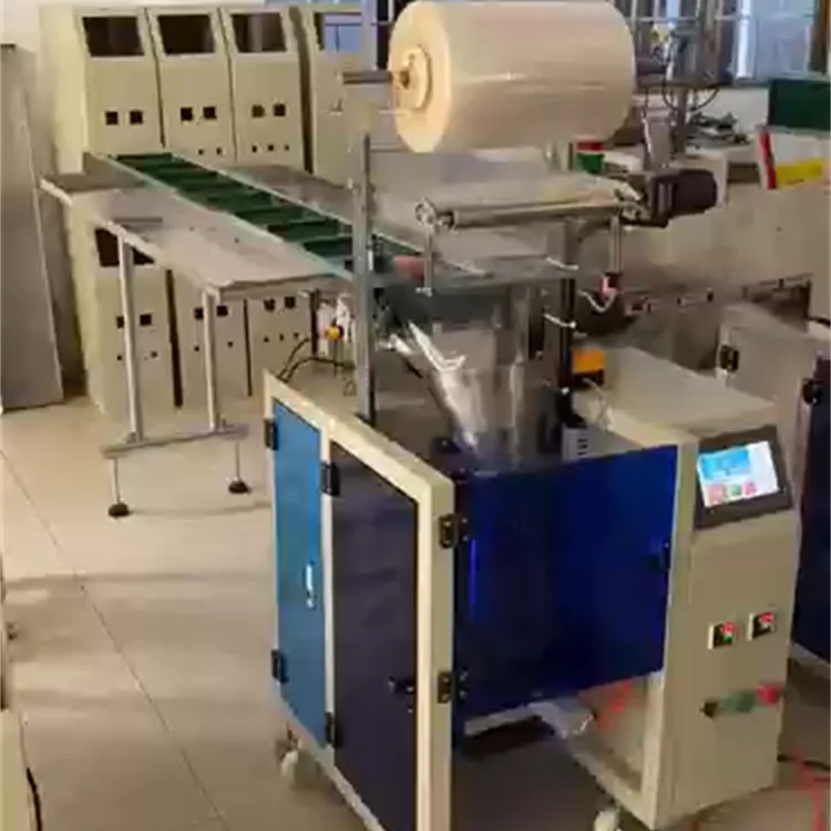 By hand feeding irregular hardware material big size bag tools test kit manual vertical flow packing machine with conveyor