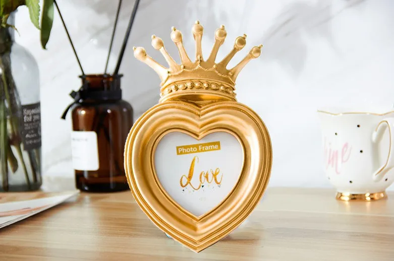 Embossed Golden Resin Platform Creative European Resin Frame 3-inch Crown Wedding Combination Photo  Frame