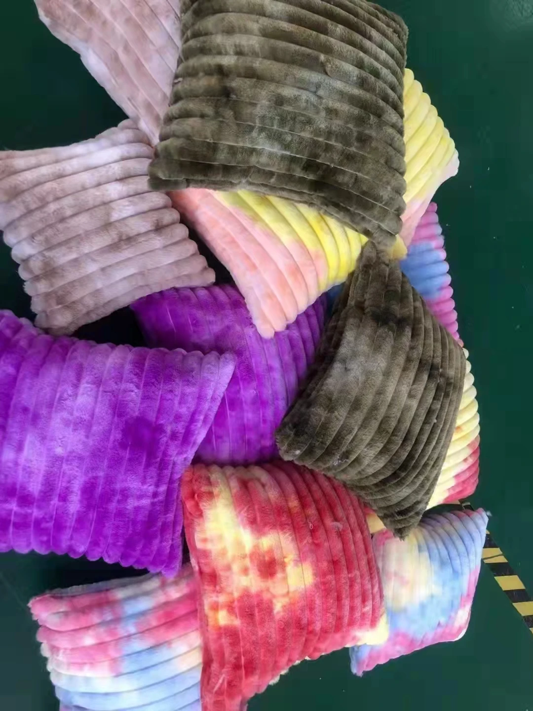 Factory wholesale quality winter hoodie blanket winter blankets Winter throw pillow