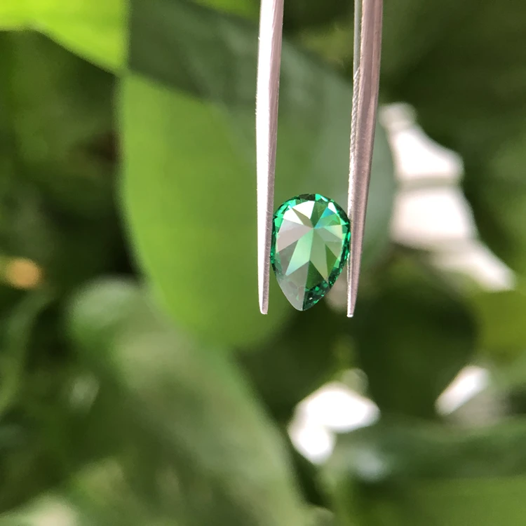High Quality Emerald Green Cubic Zirconia Loose Gemstones Synthetic Faceted Cut Pear Shape CZ Stones for Rings and Engagement