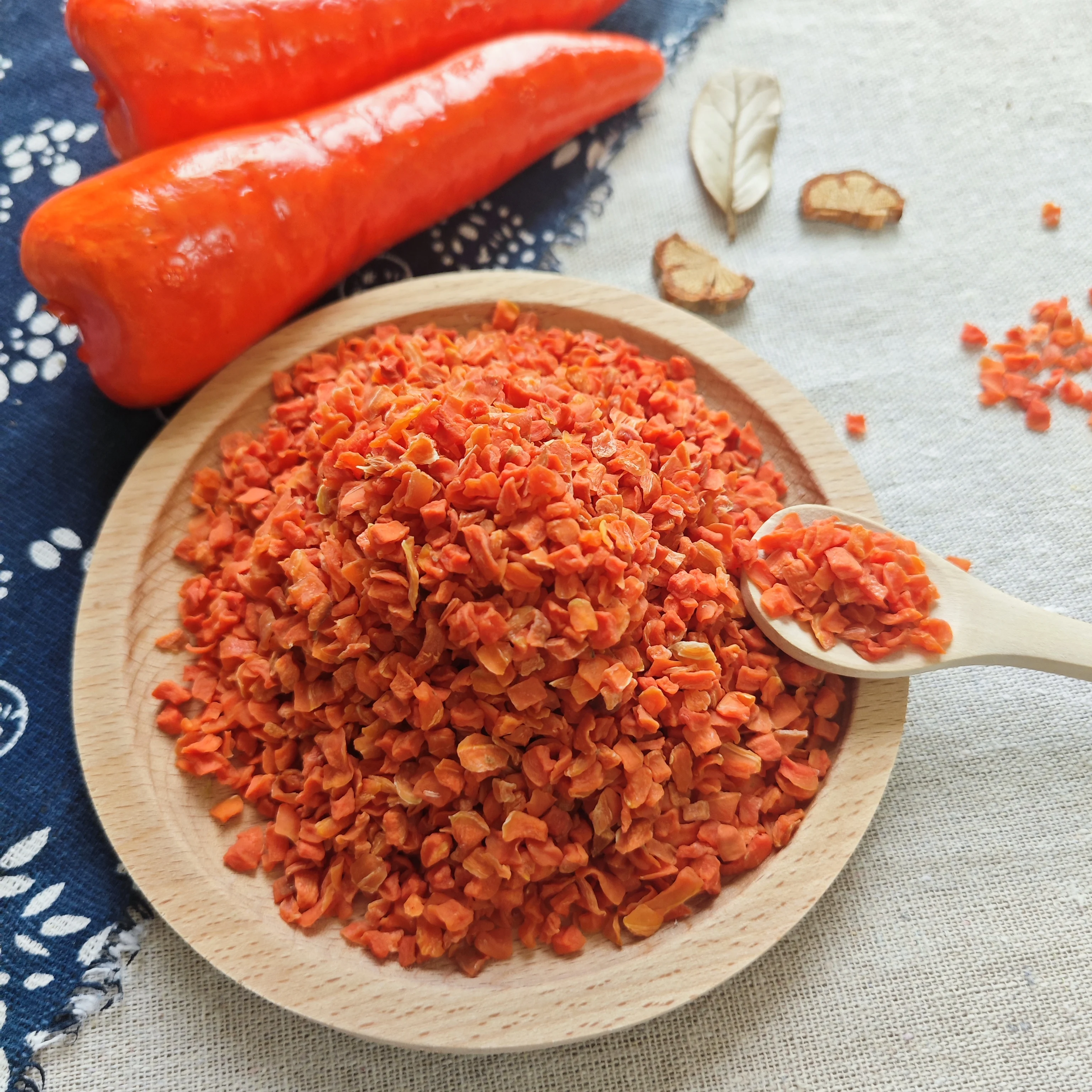 Natural Sliced 10x10mm Dehydrated Carrot Flakes with 100% Fresh Carrot