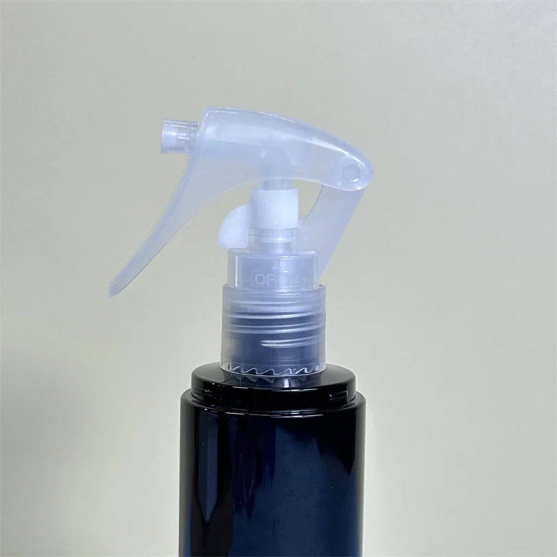 Mini custom plastic white bottles with plastic spray nozzle pump trigger plastic sprayer 20/410 24/410 28/410