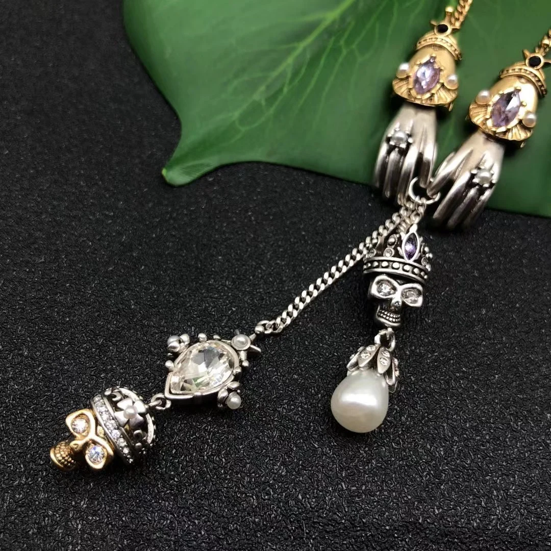 Alexander McQueens Heavy Industry produces 925silver inlaid zircon Gollum Head trendy and cool spicy girl style collarbone chain