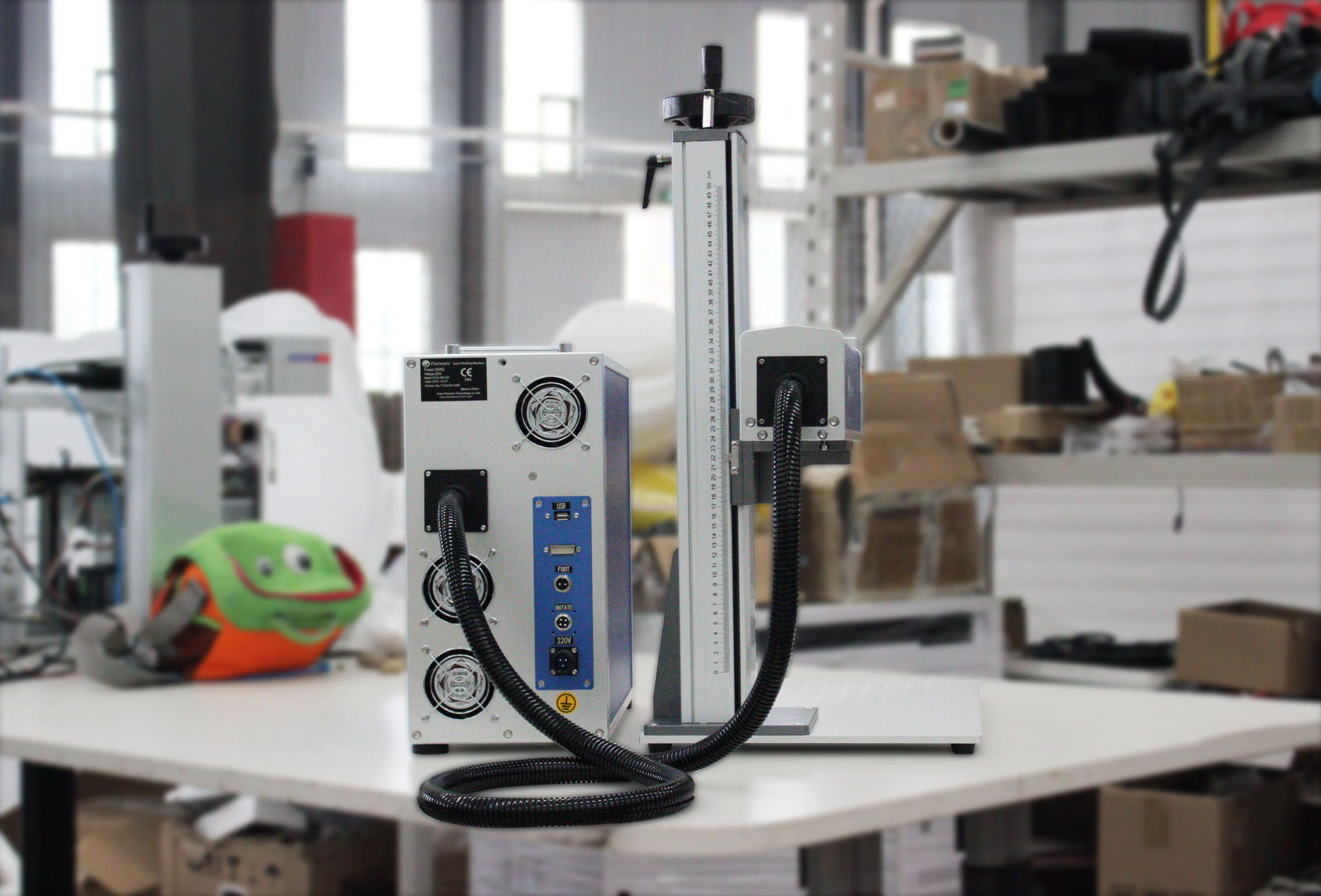 Portable Mopa Color Fiber Laser Marking Machine for Logo Printing 3D Metal Cutting Engraving Plastic Pen Packing Printer