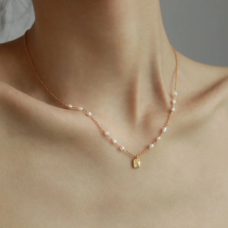 2023 Beaded Natural Freshwater Pearl Necklace Thin Chain Choker Necklaces for Women French Baroque Elegant Minimalist Jewelry