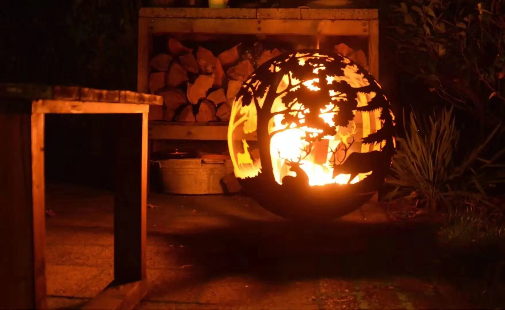 Europe style antique laser cut metal sculpted rust fireballs outdoor