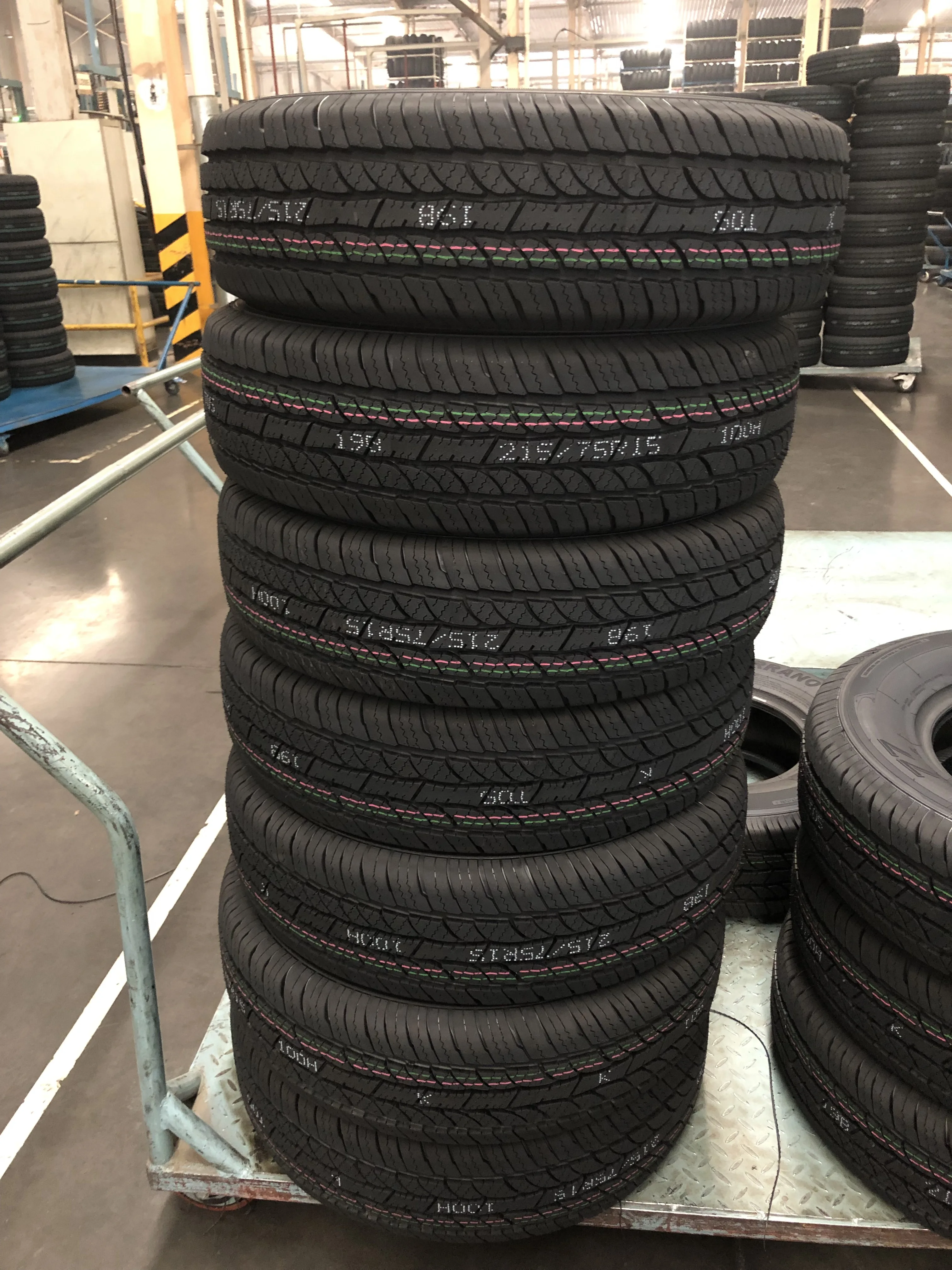 16-летним заводом новые шины для легковых автомобилей 235/65R17 245/65R17 бескамерные напрямую с завода по низкой цене