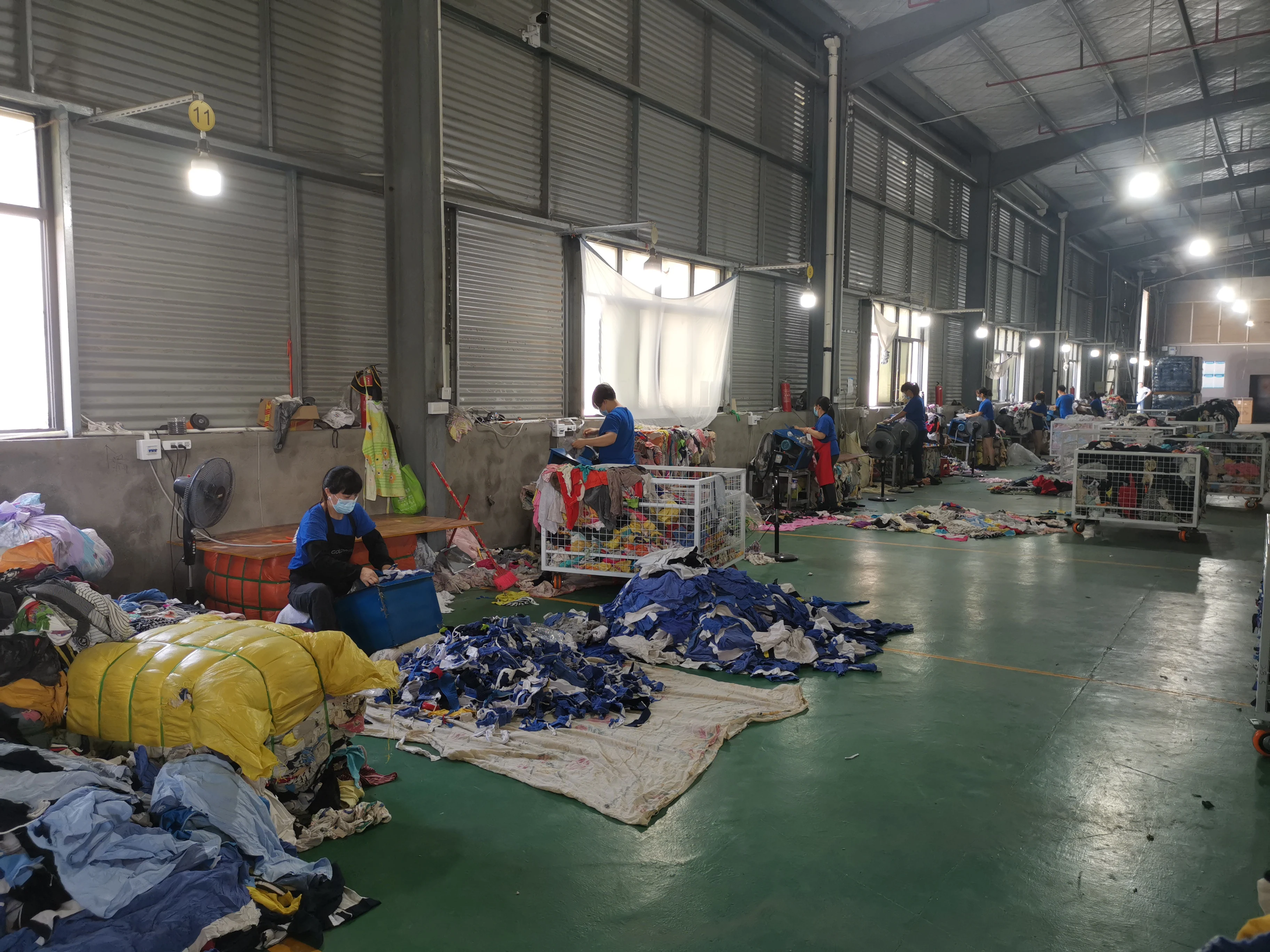 Industrial Used Clothes Cotton Waste Strong Absorbency Dark Color T Shirt Rags 100% Cotton Rags