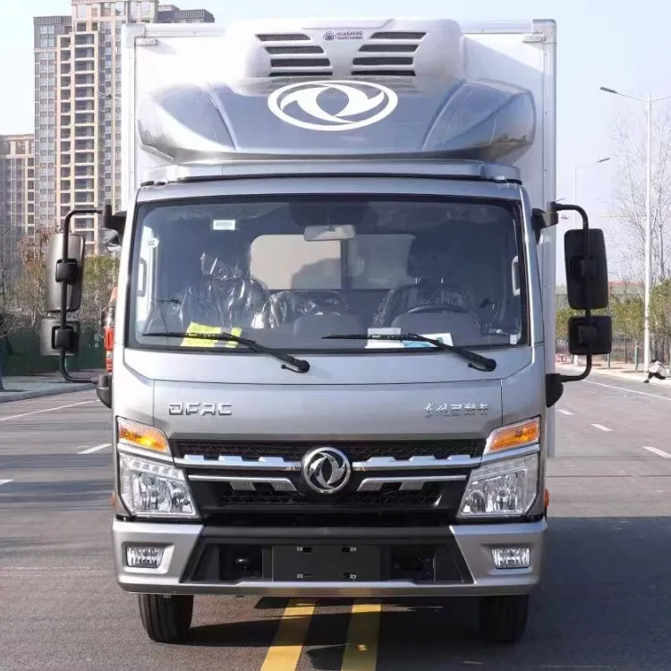 Favorite Box Type Refrigerated Truck for Transporting Fruits and Vegetables