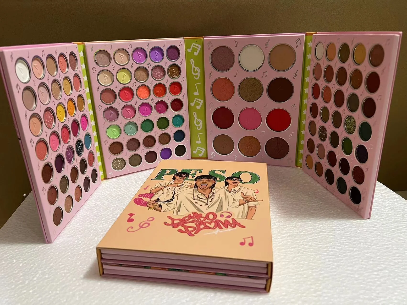 Wholesale Peso Pluma Palette 117 colors girabella styles high pigmented makeup eye shadow palette pluma maquillaje sombras par