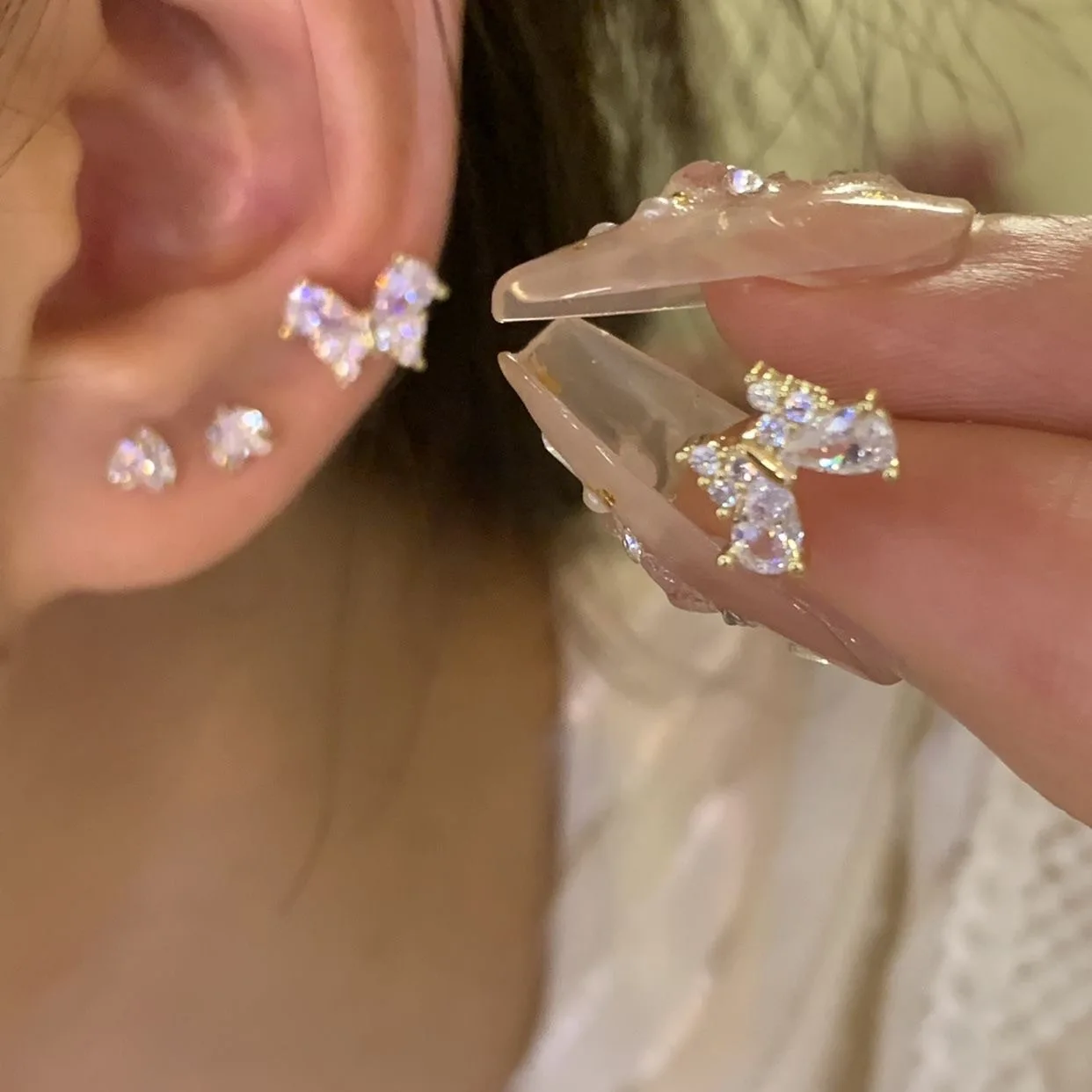 Popular Countries Lip Decoration Piercing Ear Internal Thread Lip Piercing Butterfly Shaped Lip Nails