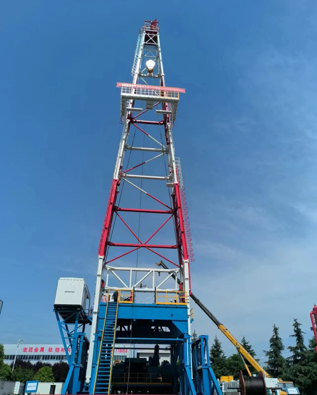 Стандартная буровая установка для бурения нефтяных скважин 5000 м мощностью 1500 л.с.