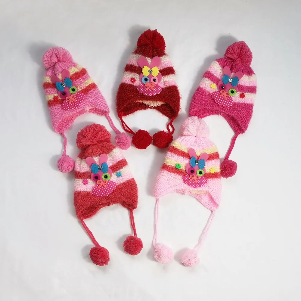 India Pakistan Style Beautiful Design Cheap Baby Winter Hats Toddler Girls Fuzzy Cable Knitted Pom Pom Beanie Caps With Earflaps
