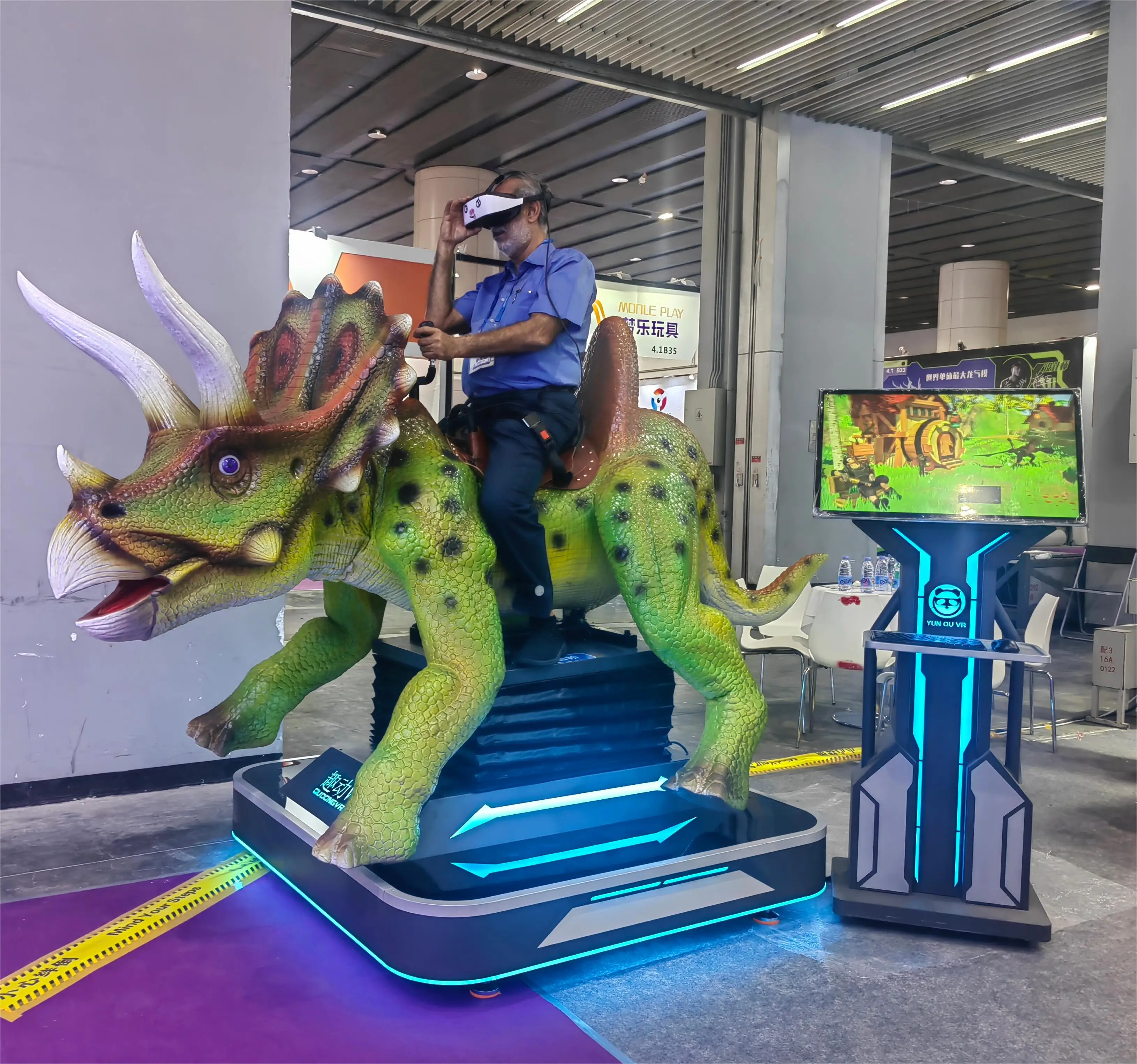 Zigong Manufacturer Electric animatronic animated model vr Dinosaur game machine for sale
