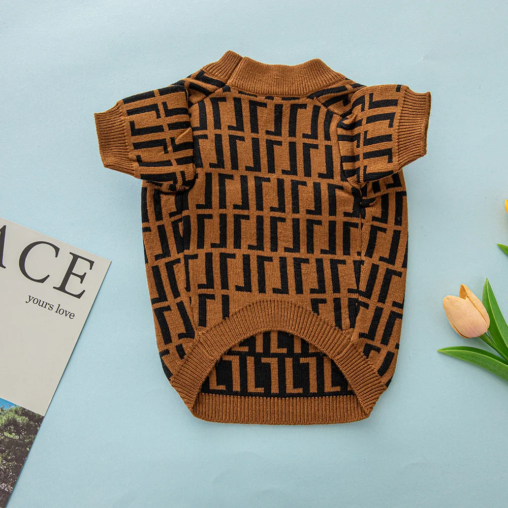 Hot Selling Autumn Fashion Name Branded Customized Small Teddy Luxury Pet Sweaters Dog Clothes Pet Supplies Designer Dog Clothes