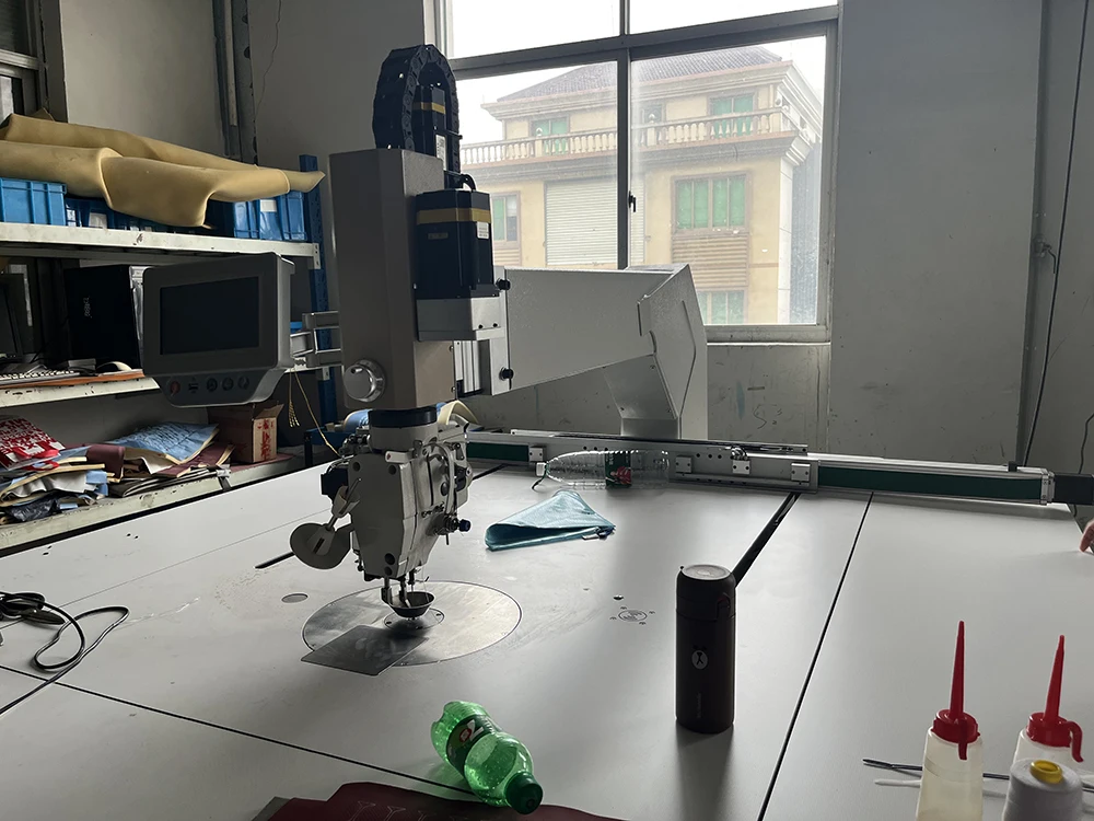 QK-R8-90 clothing industry 90x130cm double screw automatic  laser CNC intelligent pattern sewing machine