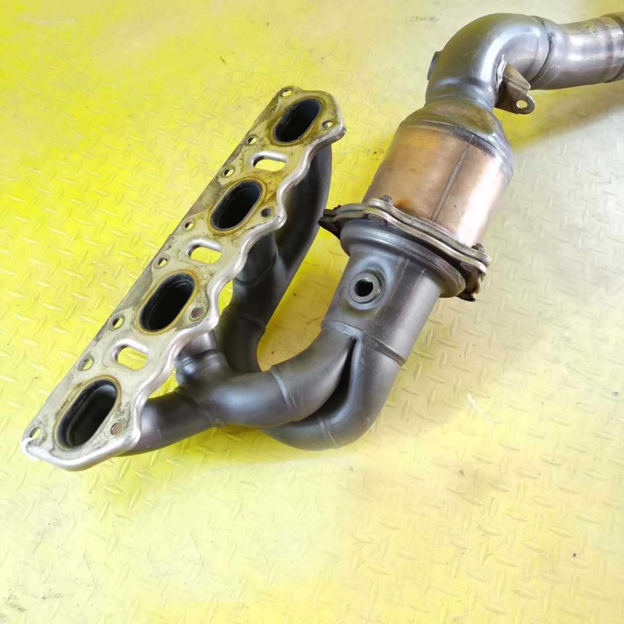 OE 94811113000 for Porsche Cayenne VW Touareg genuine used exhaust manifold