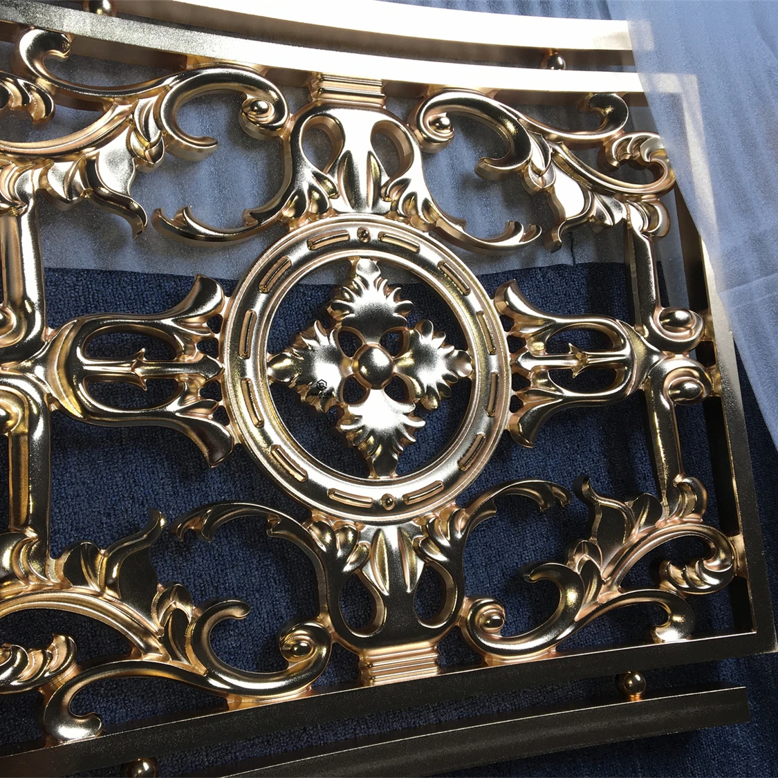 Luxury Solid wood handrail Aluminum 3D villa golden stair railing