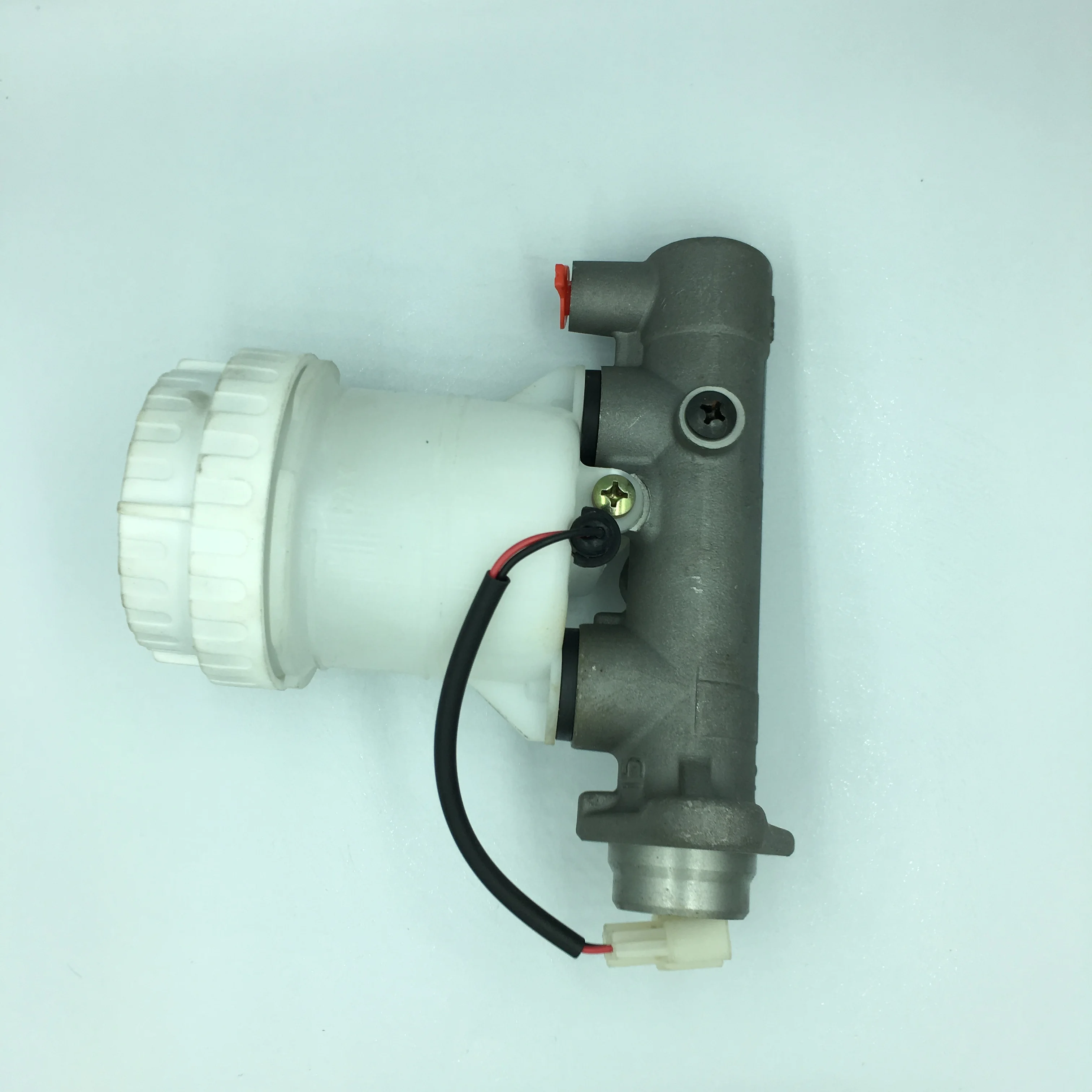 Selling high quality brake master pump  for Mitsubishi cheetah