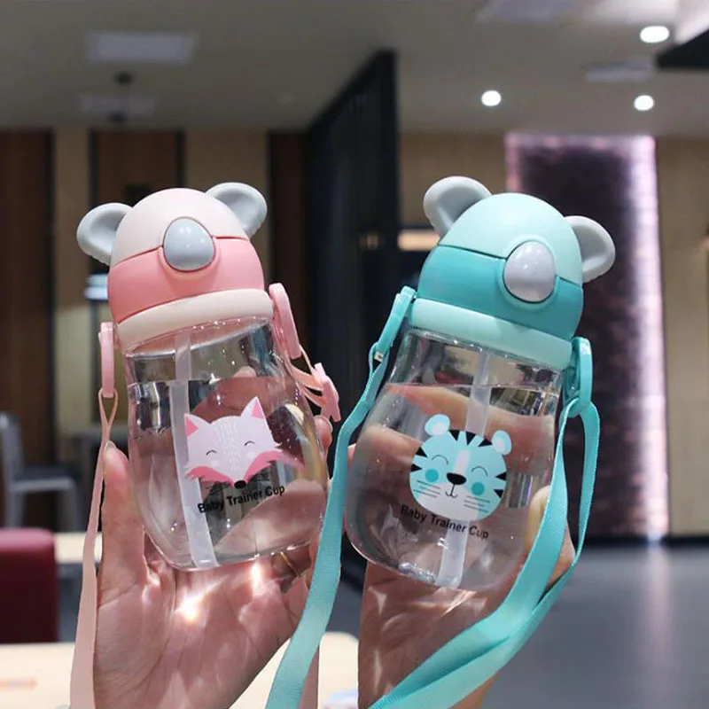 
2020 New Arrival Baby Plastic Water Bottle Cartoon Pattern Kids School Drinking Water Cup with Straw and Rope 16OZ 