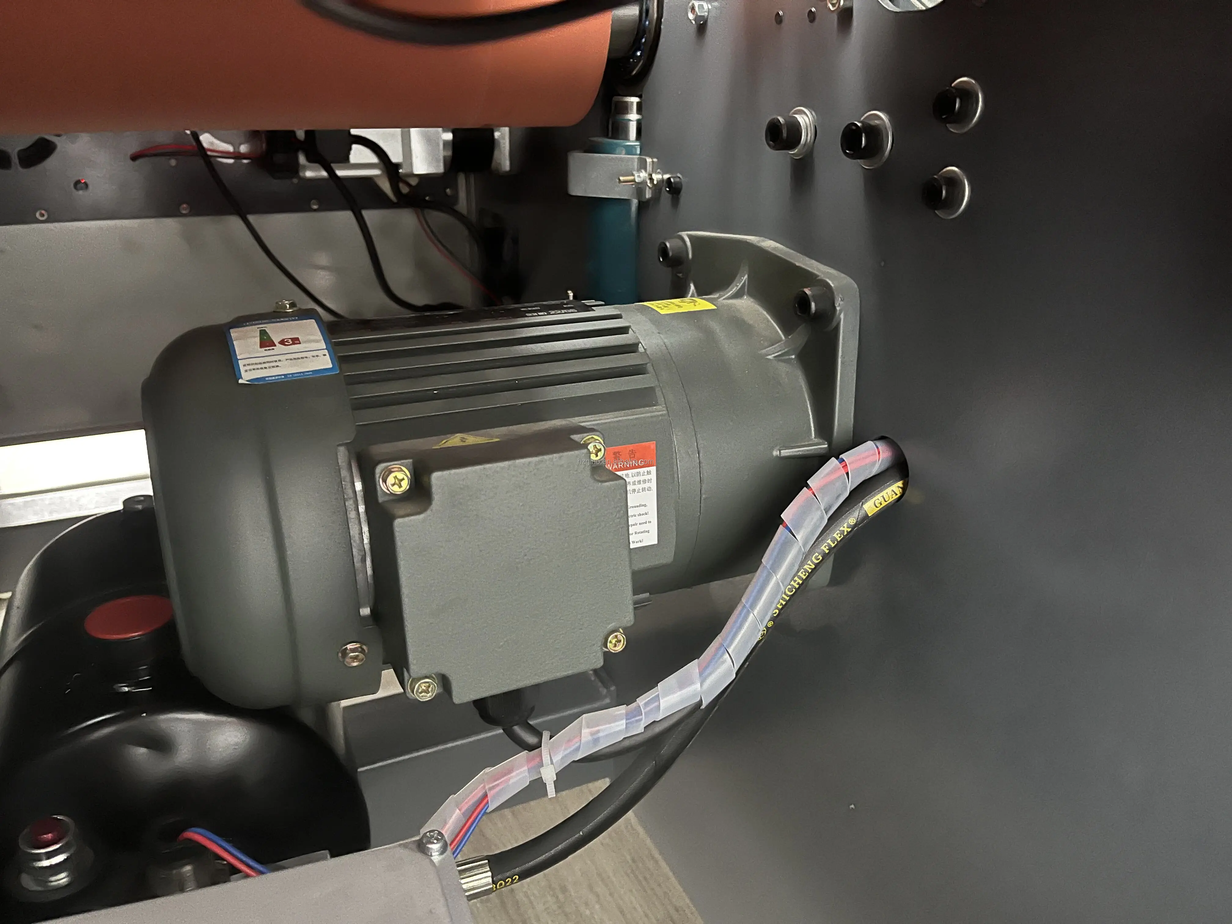 AF-540 Factory supply fully automatic roll laminating machine with auto slitting and PLC servo controlling system