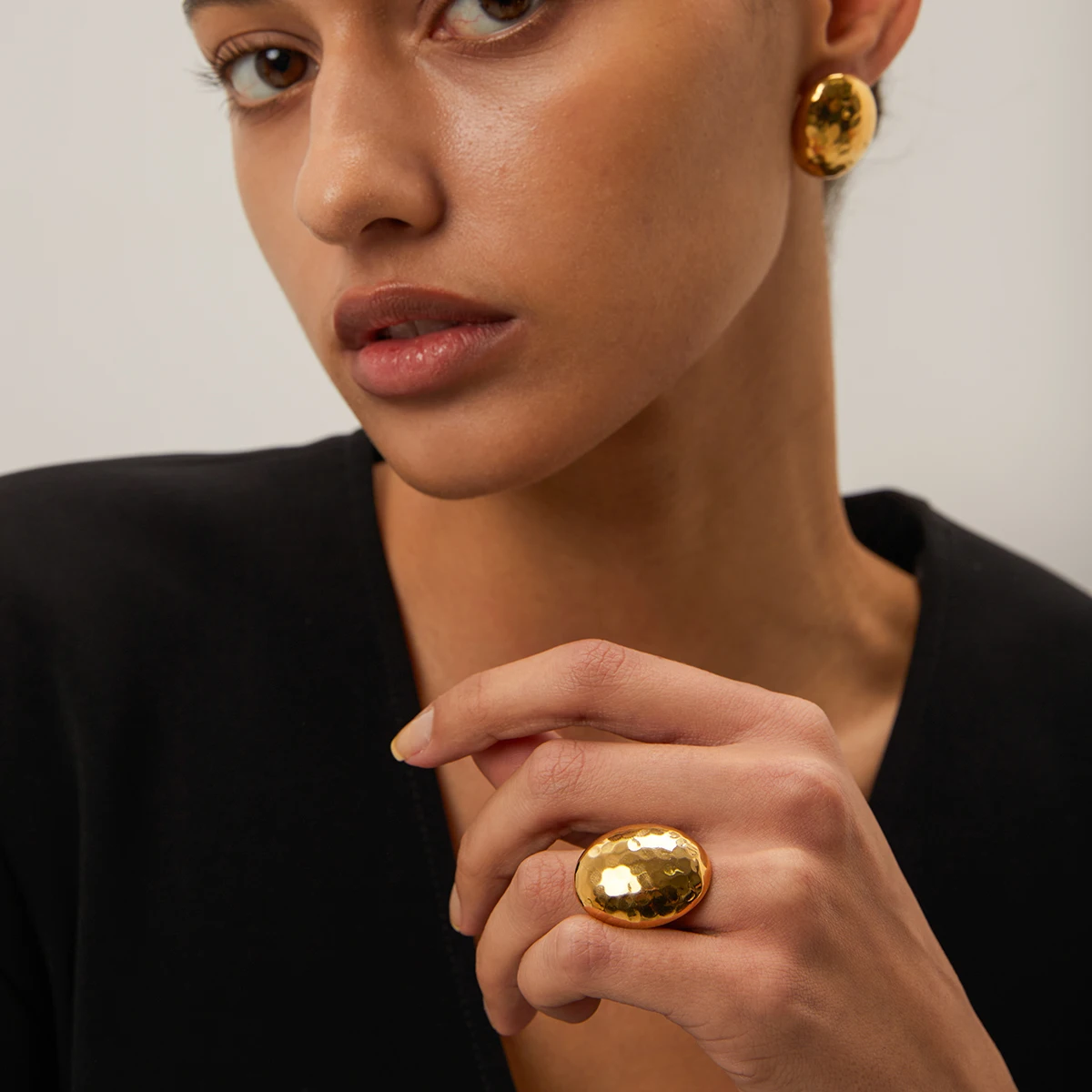 J&D Luxury Dainty 18K Gold Plated Hoop Earrings Stainless Steel Hammered Chunky Oval Earrings Ring Sets