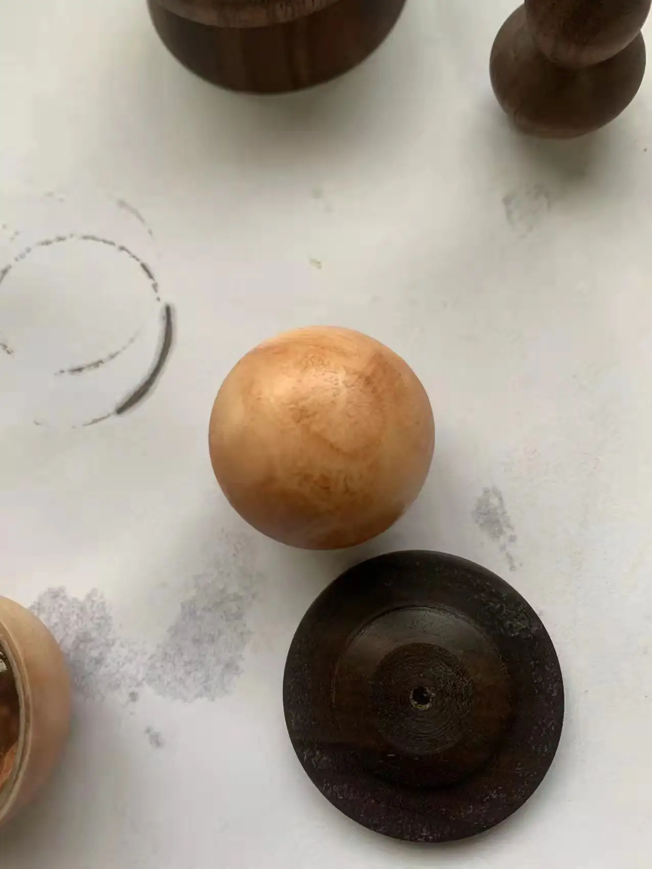 Hot selling decoration hotel lobby desk display crafts wooden stand