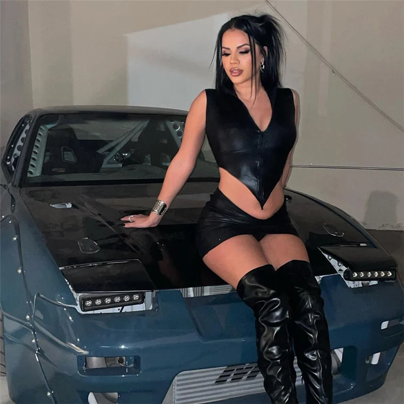 2023 Spring New Wholesale Womens Sexy Bright Face Imitation Leather Tight Vest High Fanny Pack Hip Short Skirt Suit