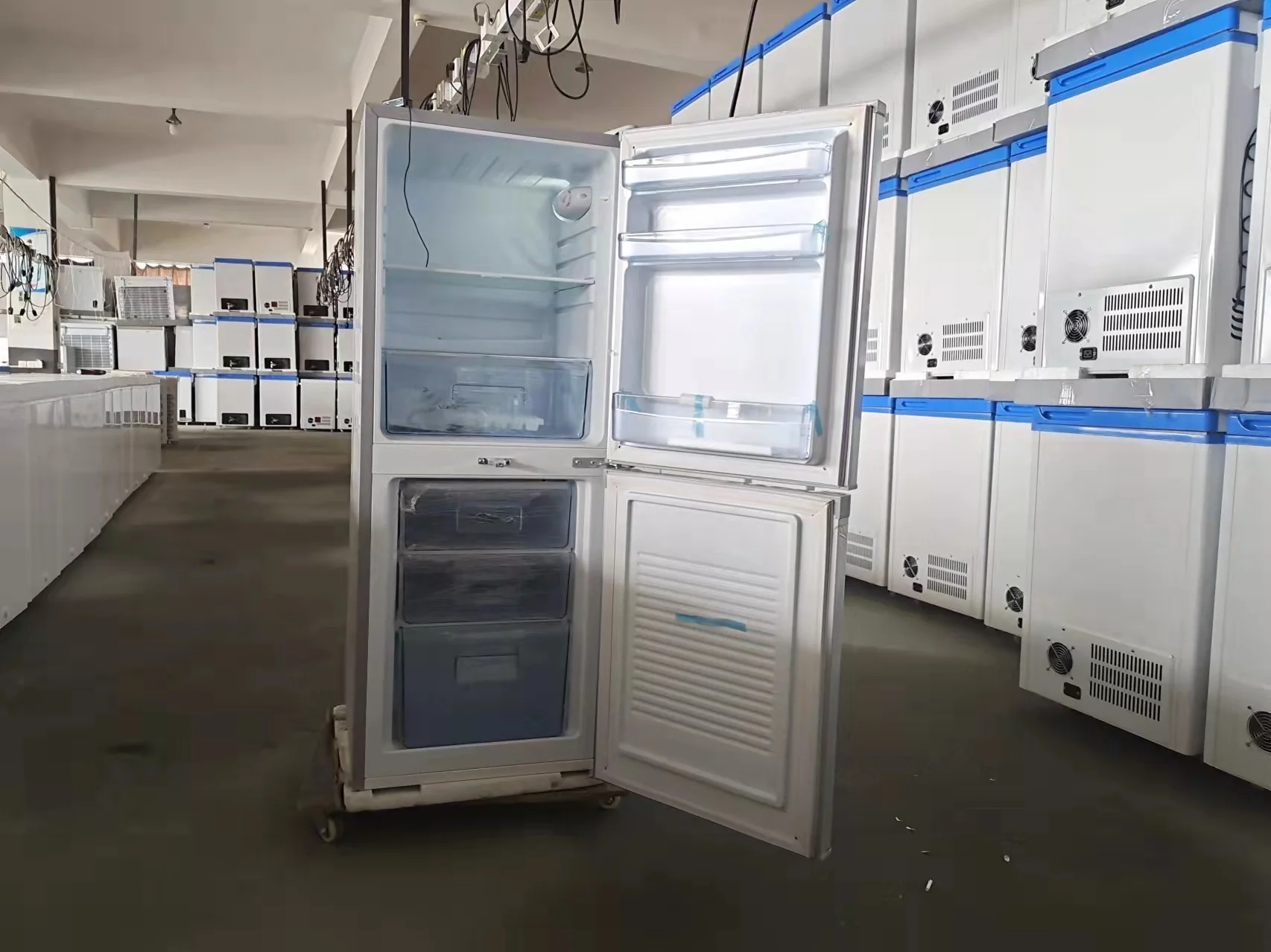 BCD-168L Fridge can supply wit Whole Solar System For Juice,Fresh Fruit commercial use refrigerator