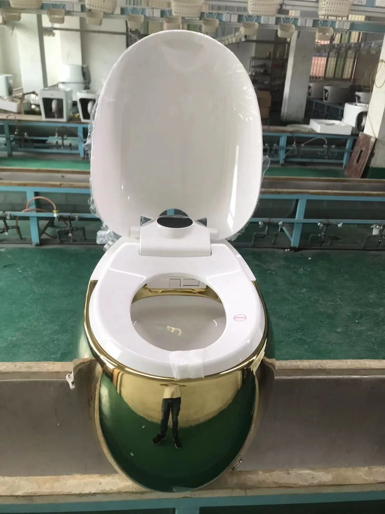 Gold color luxury new arrival egg shape wc sanitary ware intelligent toilet bowl bathroom one piece automatic smart toilet