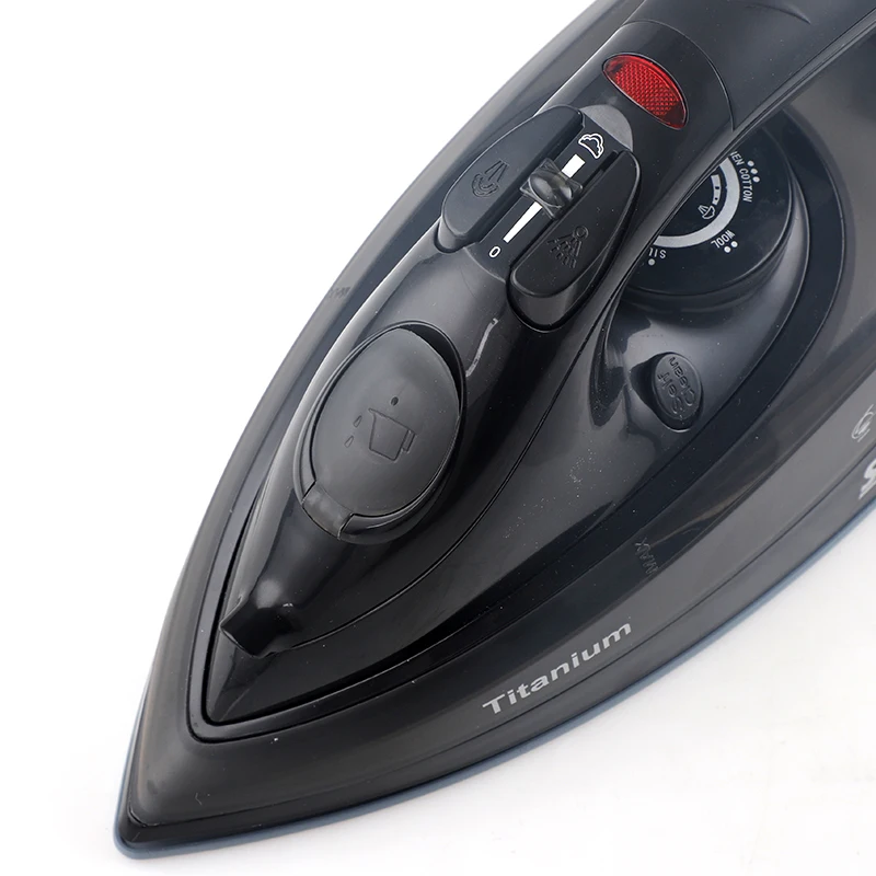 Перезаряжаемый ручной паровой утюг среднего размера для одежды