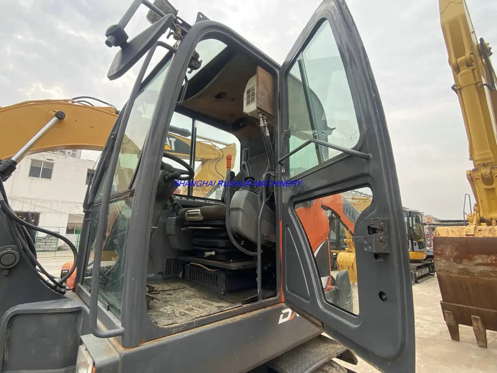 Корейский небольшой Подержанный DOOSAN DX60W гидравлический колесный экскаватор 6ton б/у Yanmar двигатель