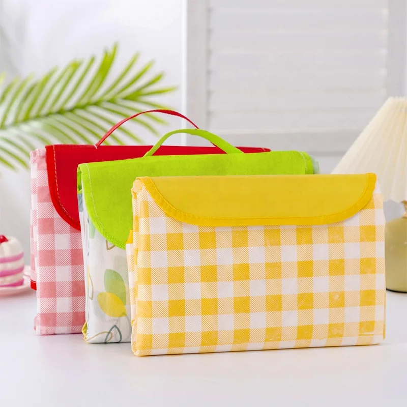 Waterproof foldable easy to carry handle portable camping mats & pads beach picnic folding camping mat