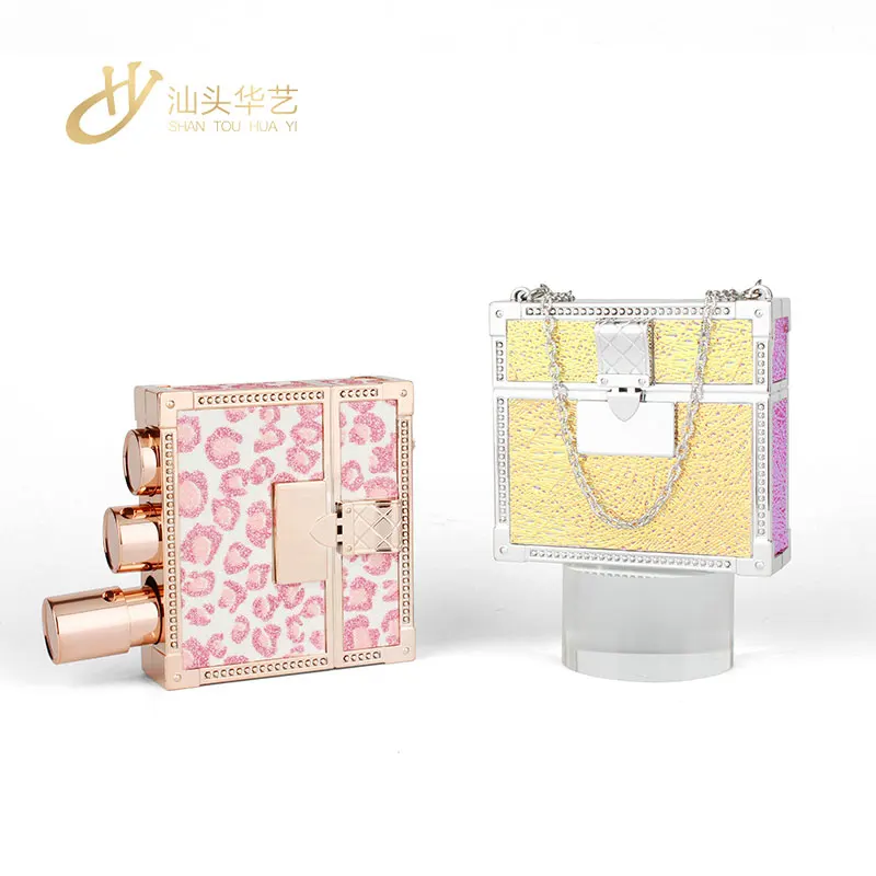 
2021 New Design square shape luxury 3 in 1 gold lipstick tube cosmetic makeup lipstick with chain 