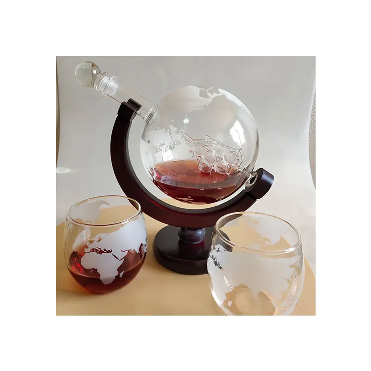 Hot Selling Whisky Decanter Globe Whiskey Decanter Set With Wooden Tray Glass Bottles