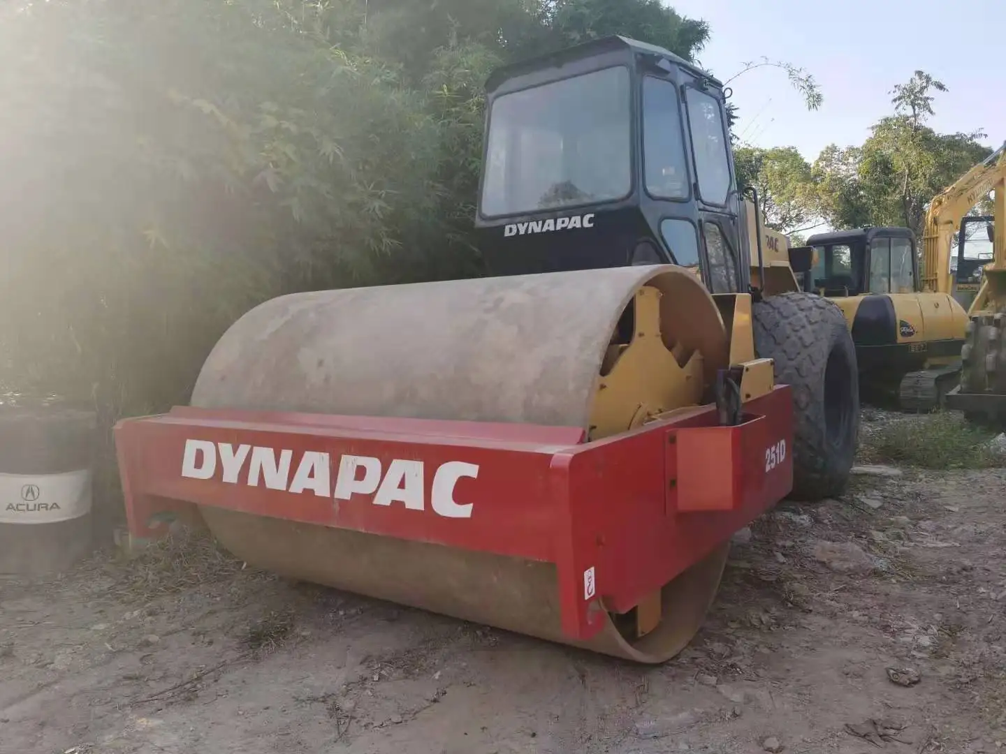 Подержанный дорожный каток Dynapac CA251D одиночная