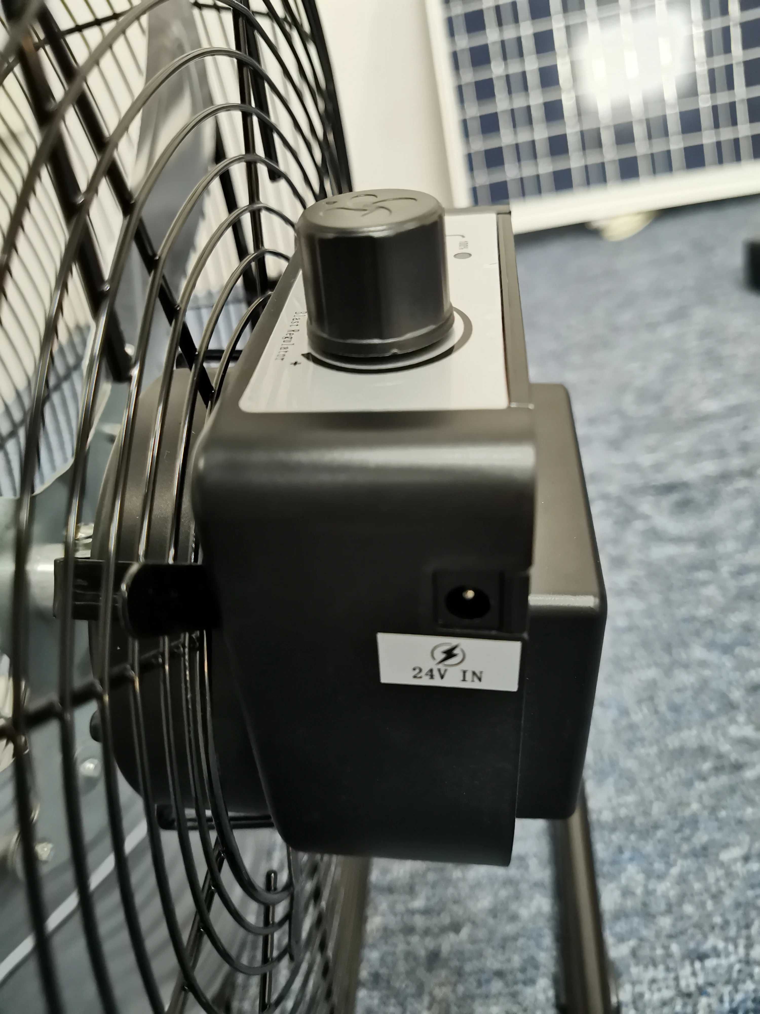 Home appliance 14inch home use mobile easy control  big wind lithium battery  rechargeable solar powered ventilation fan