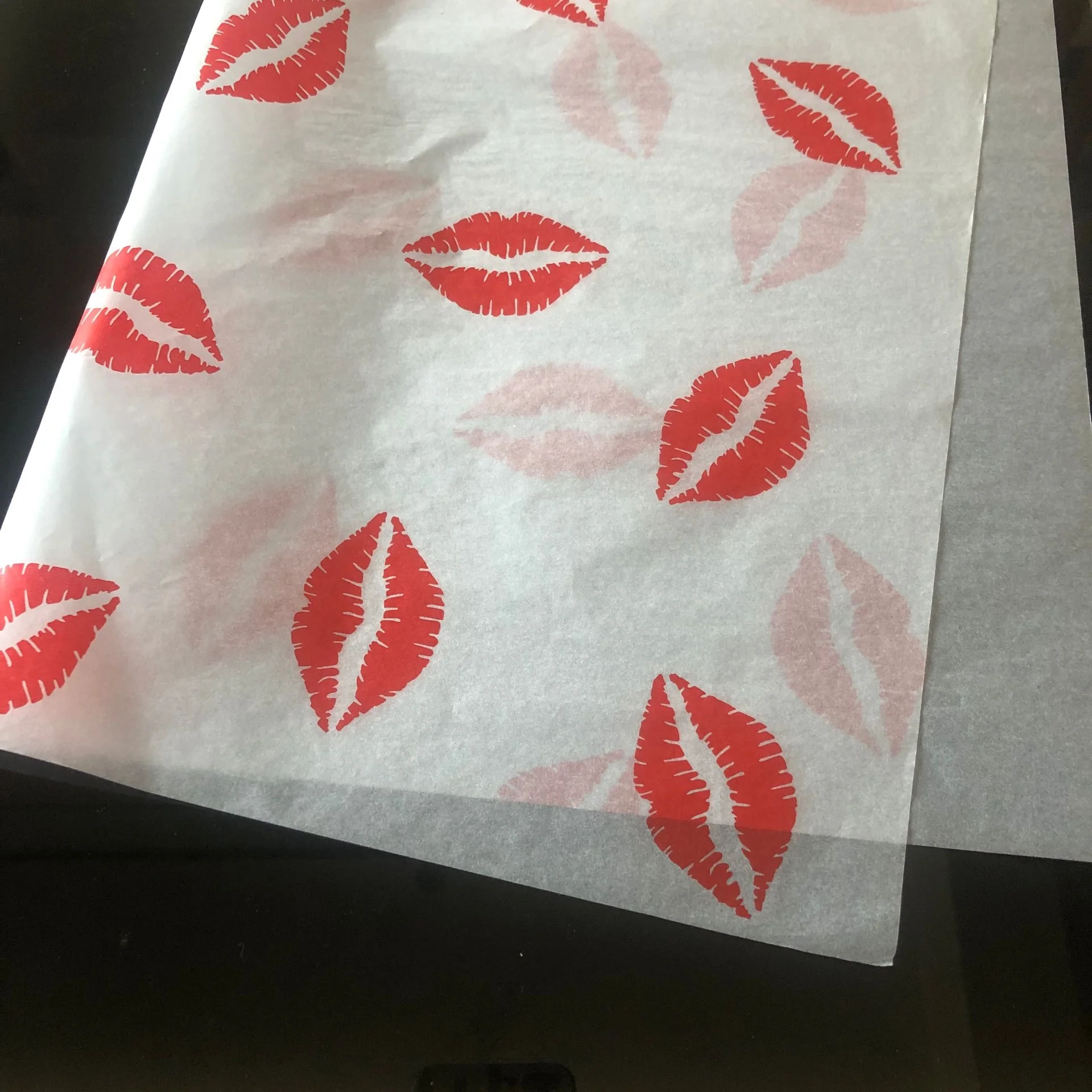 17g Acid Free White Tissue Paper with Lip logo printed in 15x20 inch