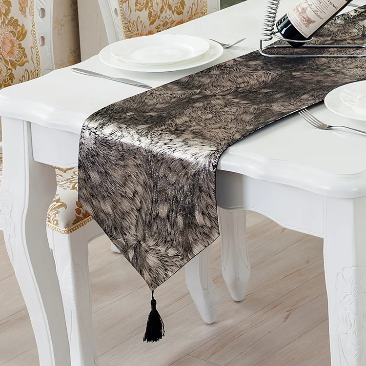 Luxury Hot Silver Super Smooth Material Table Runner withTassels Accept OEM Superior Quality Table Colth Flag for Holiday Party